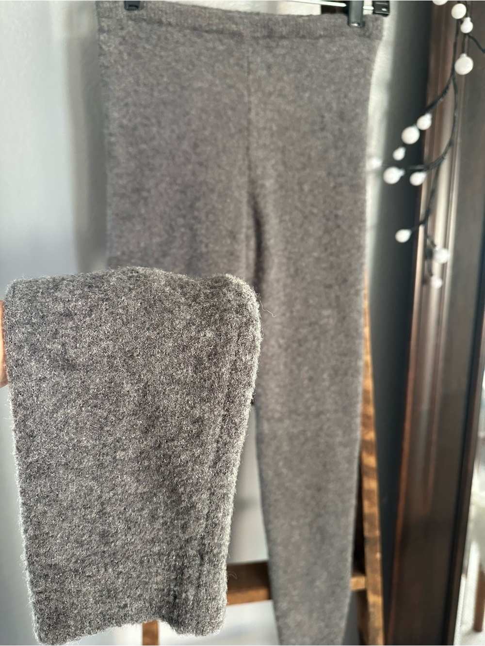HUE Gray Knit Leggings, size M/L - Picture 3 of 10